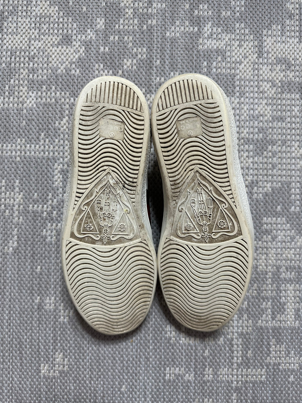 Gucci Ace Bee Embroidered Leather Trainers (UK7)